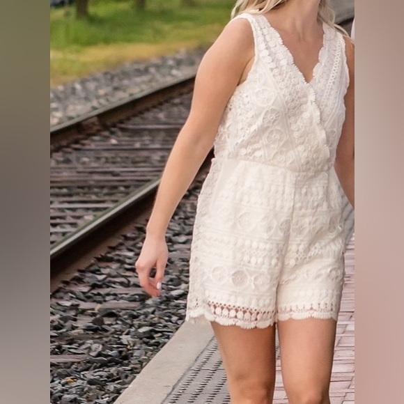 Sabo Skirt White Romper - Picture 1 of 3